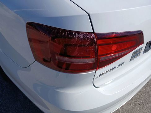 Used 2017 Volkswagen Jetta SE image 14