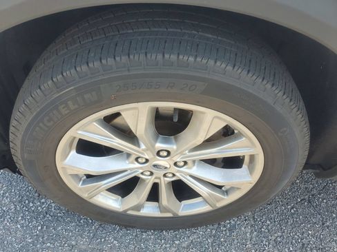 Used 2023 Ford Explorer XLT w/ Equipment Group 202A AWD/4WD image 12