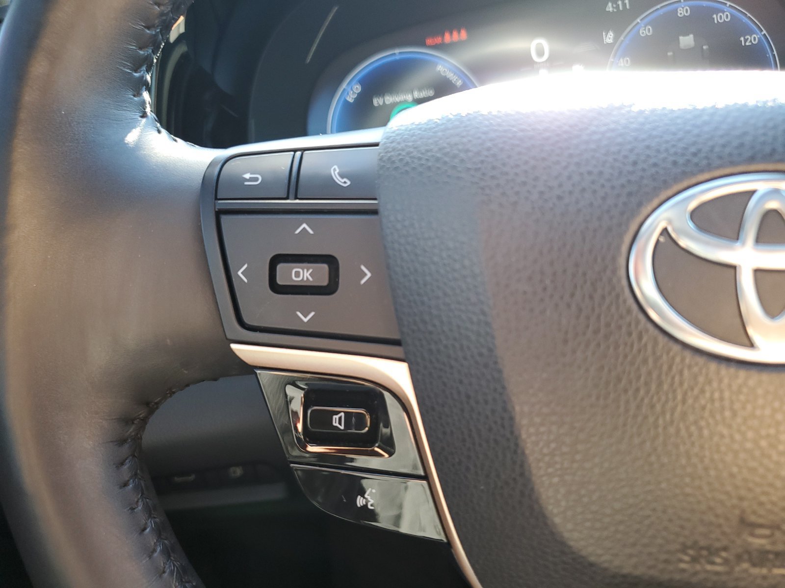 Used 2023 Toyota Crown w/ Advanced Technology Package AWD/4WD image 23