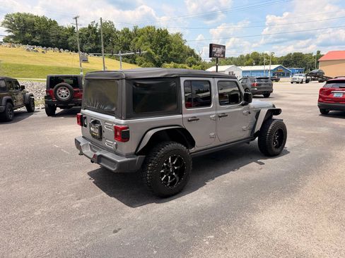 Used 2018 Jeep Wrangler Unlimited Sahara w/ Safety Group AWD/4WD image 5