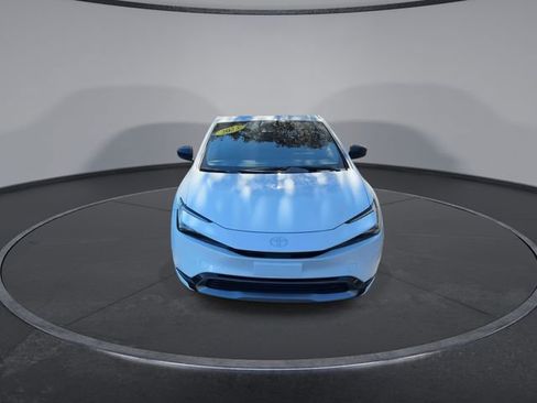 Used 2025 Toyota Prius XLE image 6