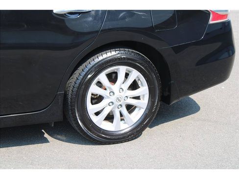 Used 2014 Nissan Altima 2.5 S w/ Sport Value Package FWD image 6