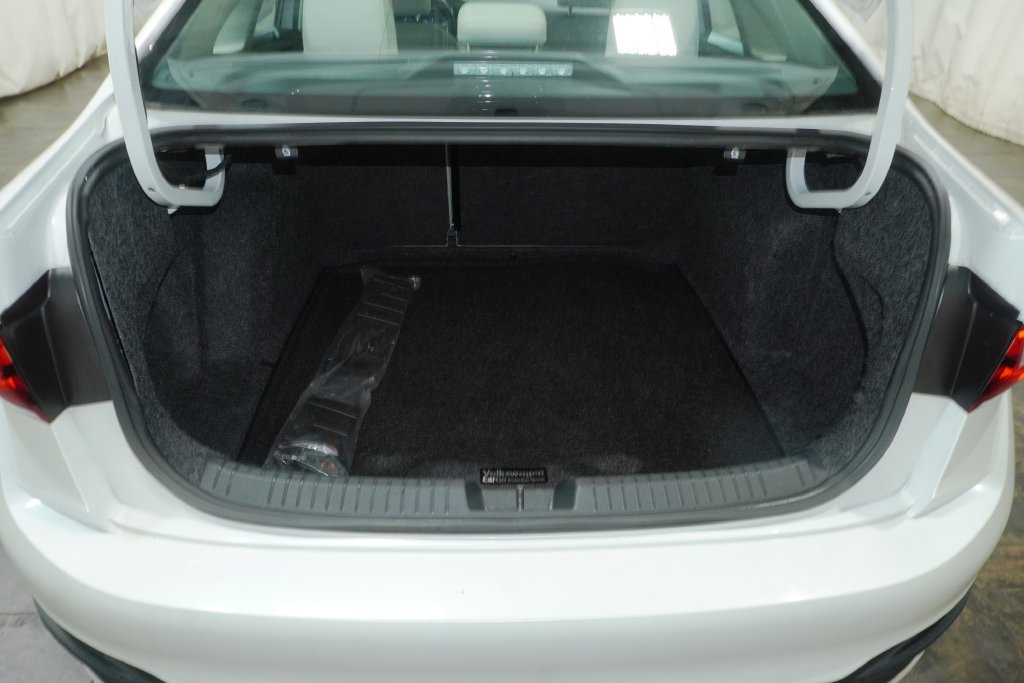 Used 2023 Volkswagen Jetta SE FWD image 5