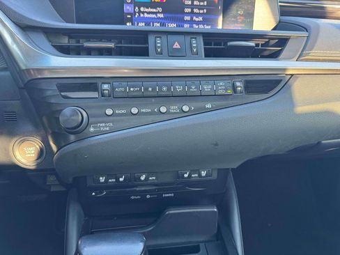 Used 2020 Lexus ES 350 w/ Premium Package FWD image 32