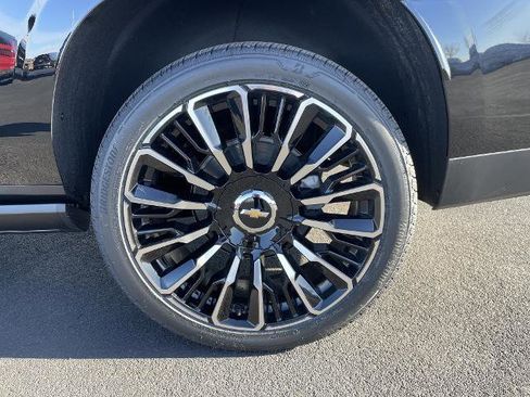 New 2026 Chevrolet Suburban High Country AWD/4WD image 29