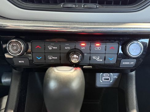 Used 2023 Jeep Compass Limited w/ Elite Group AWD/4WD image 13