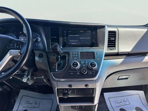Used 2016 Toyota Sienna XLE image 24