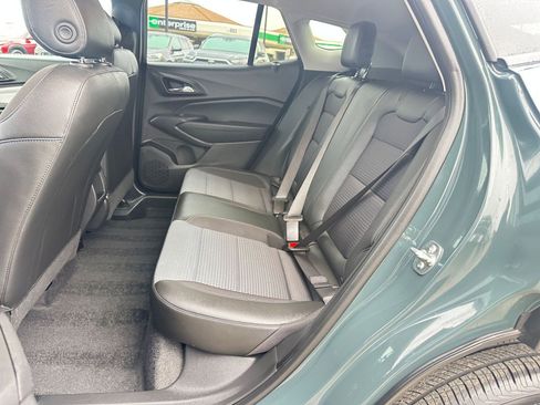 Used 2025 Chevrolet Trax LT image 37