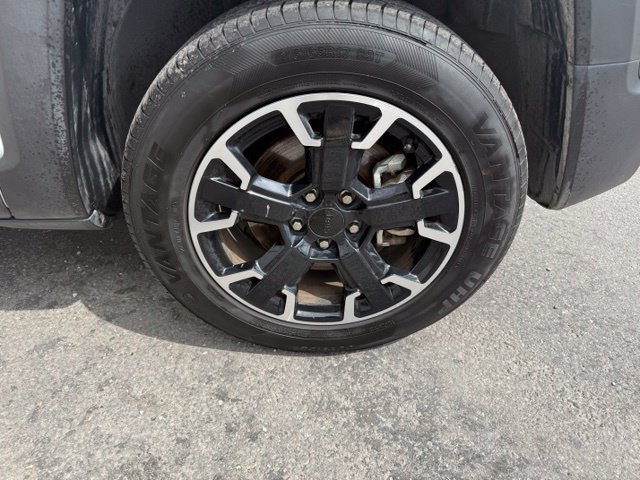 Used 2023 Jeep Renegade Latitude AWD/4WD image 4