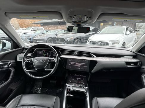 Used 2022 Audi e-tron Premium w/ Convenience Plus Package image 34