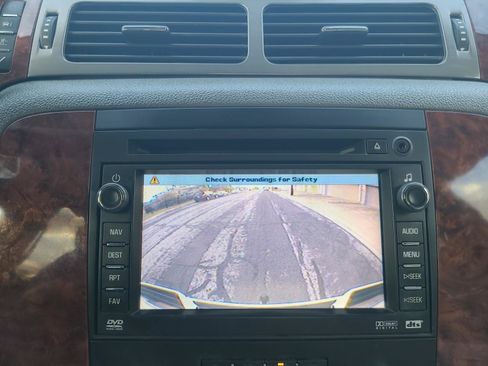 Used 2008 Chevrolet Avalanche LTZ w/ LTZ Preferred Equipment Group RWD image 16