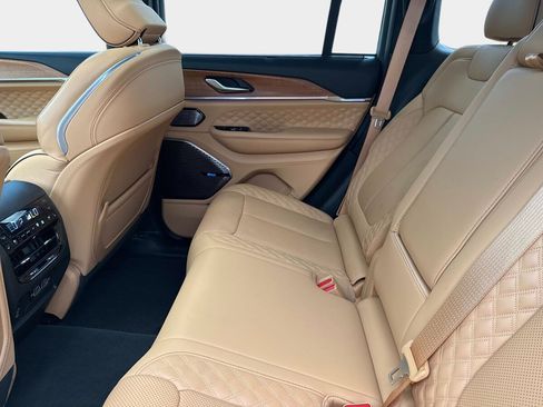 Used 2025 Jeep Grand Cherokee Summit AWD/4WD image 13