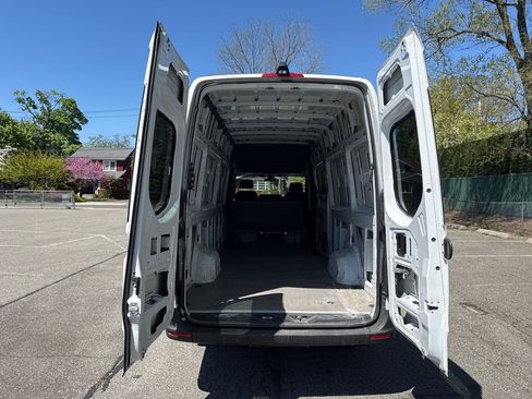 Used 2023 Mercedes-Benz Sprinter 2500 image 19