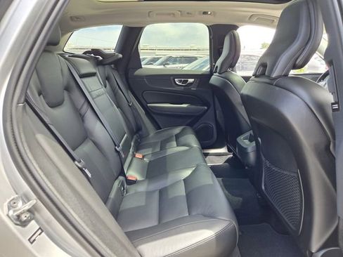 Used 2019 Volvo XC60 T5 Momentum w/ Multimedia Package AWD/4WD image 20