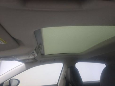 Used 2024 Volkswagen Jetta SE w/ Panoramic Sunroof Package FWD image 10