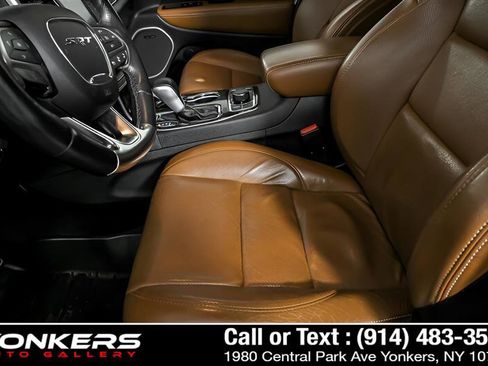 Used 2016 Jeep Grand Cherokee SRT image 13