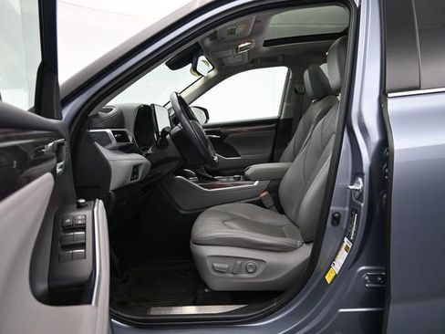 Used 2021 Toyota Highlander Platinum image 38