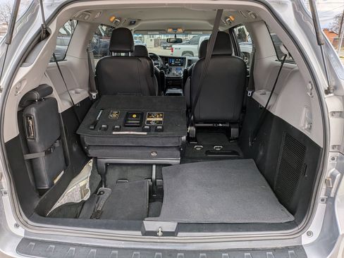 Used 2017 Toyota Sienna SE image 29