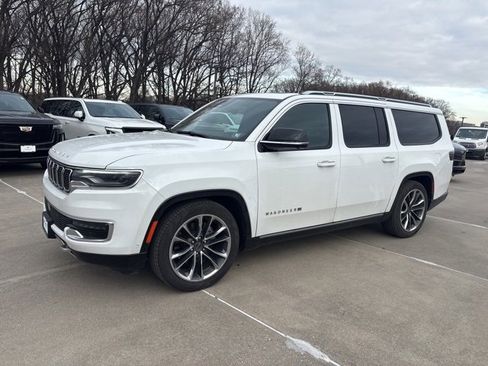 Used 2024 Jeep Wagoneer L Series III w/ Premium Group I image 1