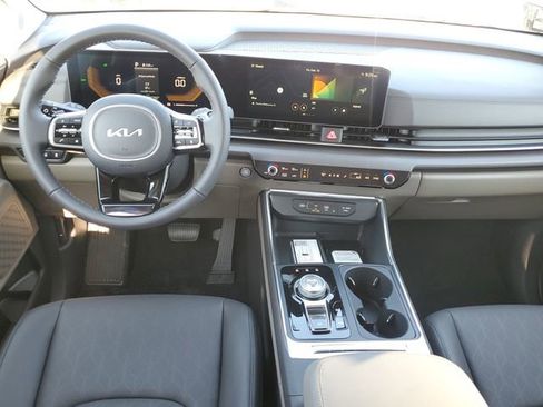 New 2026 Kia Carnival EX FWD image 9