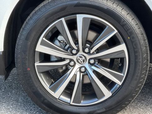 Certified 2024 Toyota Venza LE image 26