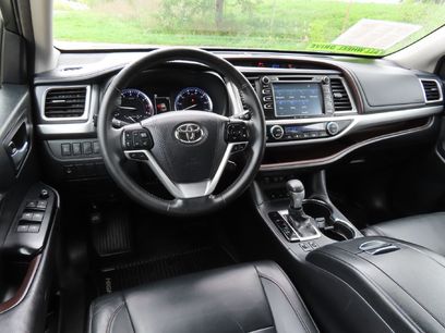Used 2017 Toyota Highlander XLE