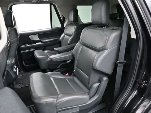 Used 2025 Ford Expedition Active AWD/4WD image 29