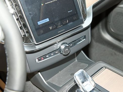 New 2026 Volvo XC90 B6 Plus w/ Protection Package Premier image 15