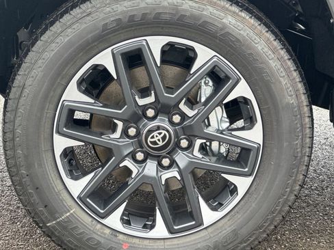 New 2026 Toyota Tundra Limited AWD/4WD image 32