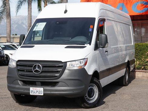 Used 2020 Mercedes-Benz Sprinter 3500 w/ Driver Convenience Package image 4