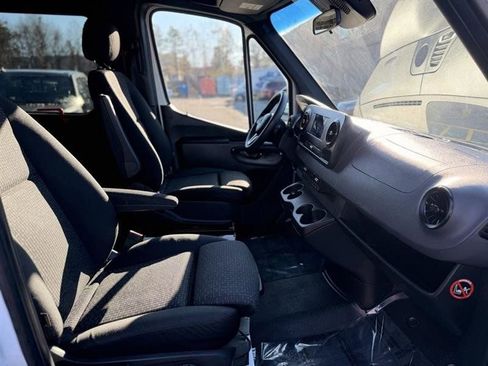 Used 2019 Mercedes-Benz Sprinter 2500 image 13