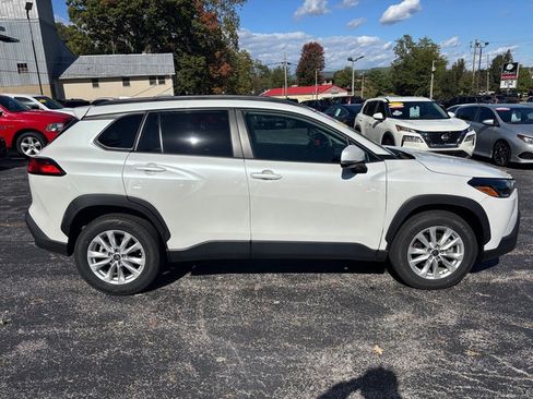 Used 2022 Toyota Corolla Cross LE image 6