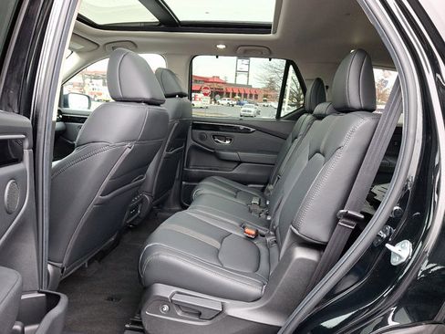 Certified 2025 Honda Pilot Touring image 10