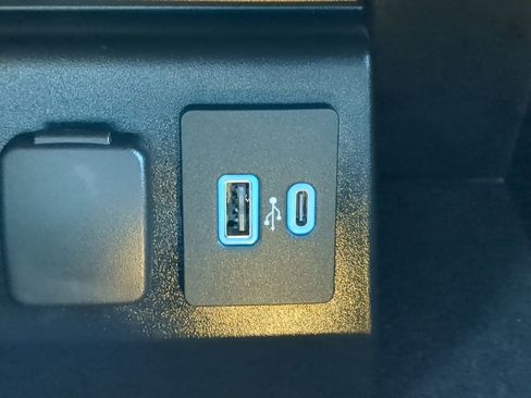 Certified 2022 Ford Explorer Limited w/ Equipment Group 301A image 23