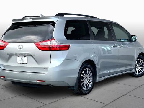 Used 2020 Toyota Sienna XLE Premium image 13