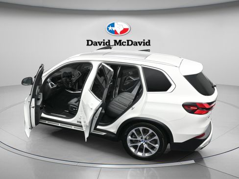 Used 2025 BMW X5 xDrive50e AWD/4WD image 47
