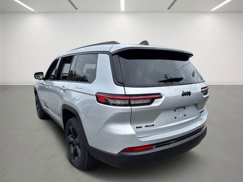 Used 2023 Jeep Grand Cherokee L Limited w/ Black Appearance Package image 4