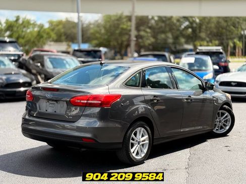Used 2017 Ford Focus SE FWD image 9