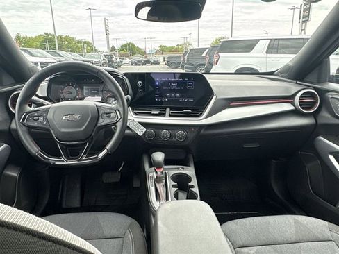 Used 2024 Chevrolet Trax RS w/ Sunroof Package FWD image 19