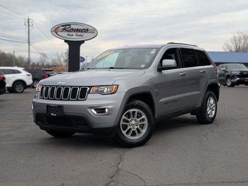 Used 2019 Jeep Grand Cherokee Laredo image 1