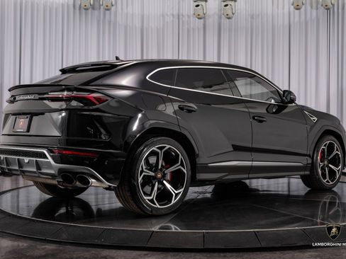 Used 2021 Lamborghini Urus image 13