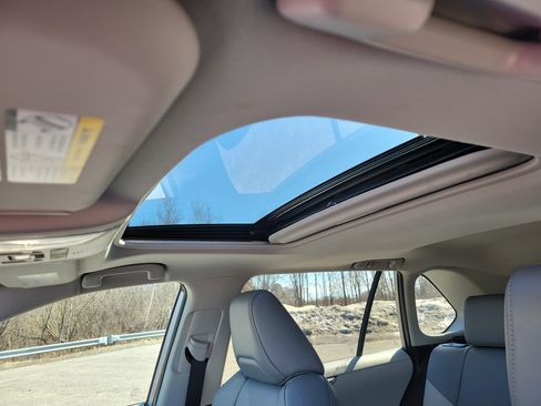 Used 2022 Toyota RAV4 XLE Premium image 28