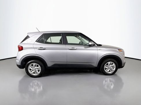 Used 2026 Hyundai Venue SE FWD image 8