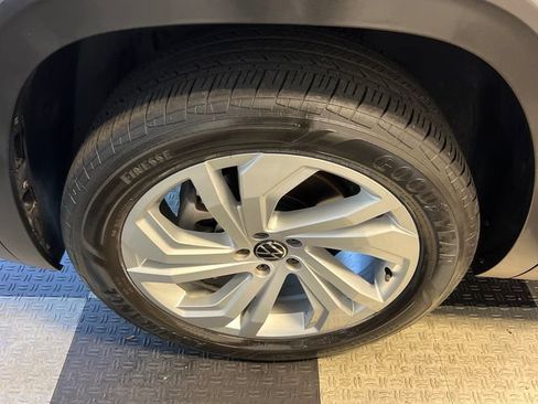 Certified 2023 Volkswagen Atlas SE FWD image 9