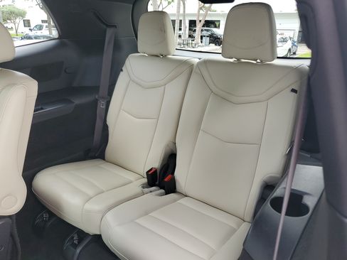 Used 2024 Cadillac XT6 Sport w/ Technology Package AWD/4WD image 14