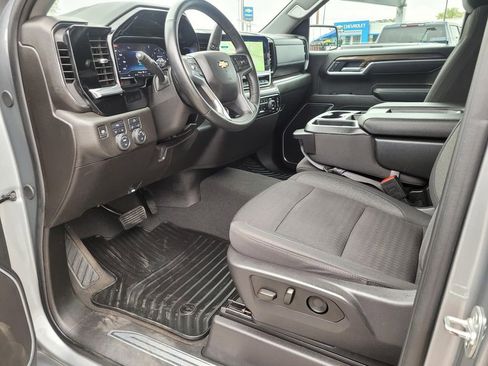 Used 2025 Chevrolet Silverado 1500 LT AWD/4WD image 2