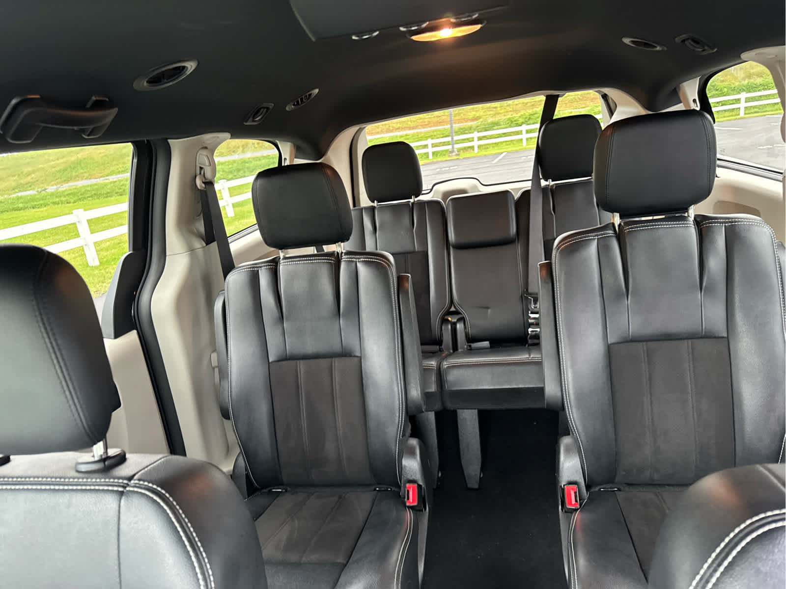 Used 2019 Dodge Grand Caravan SXT FWD image 24