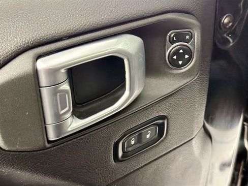 Used 2024 Jeep Wrangler Unlimited Rubicon AWD/4WD image 18