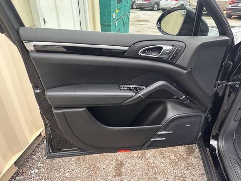 Used 2017 Porsche Cayenne Platinum Edition image 8