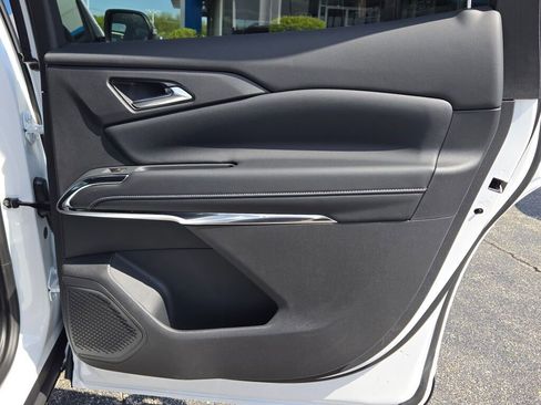 New 2026 Chevrolet Traverse LT w/ Driver Confidence Package AWD/4WD image 11